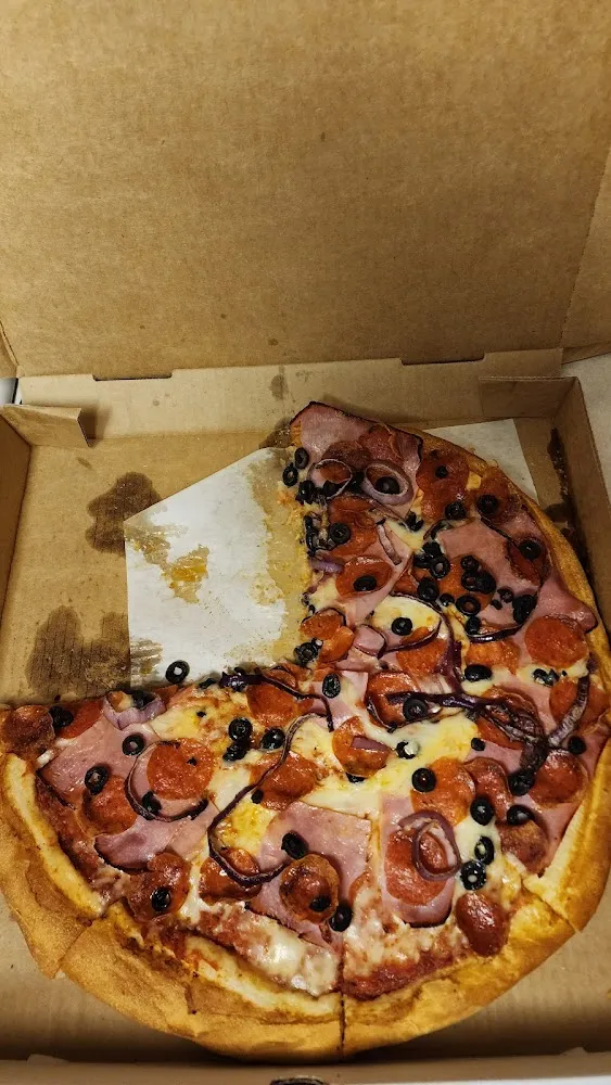 Pizza with Ham Pepperoni Black Olive and Onion